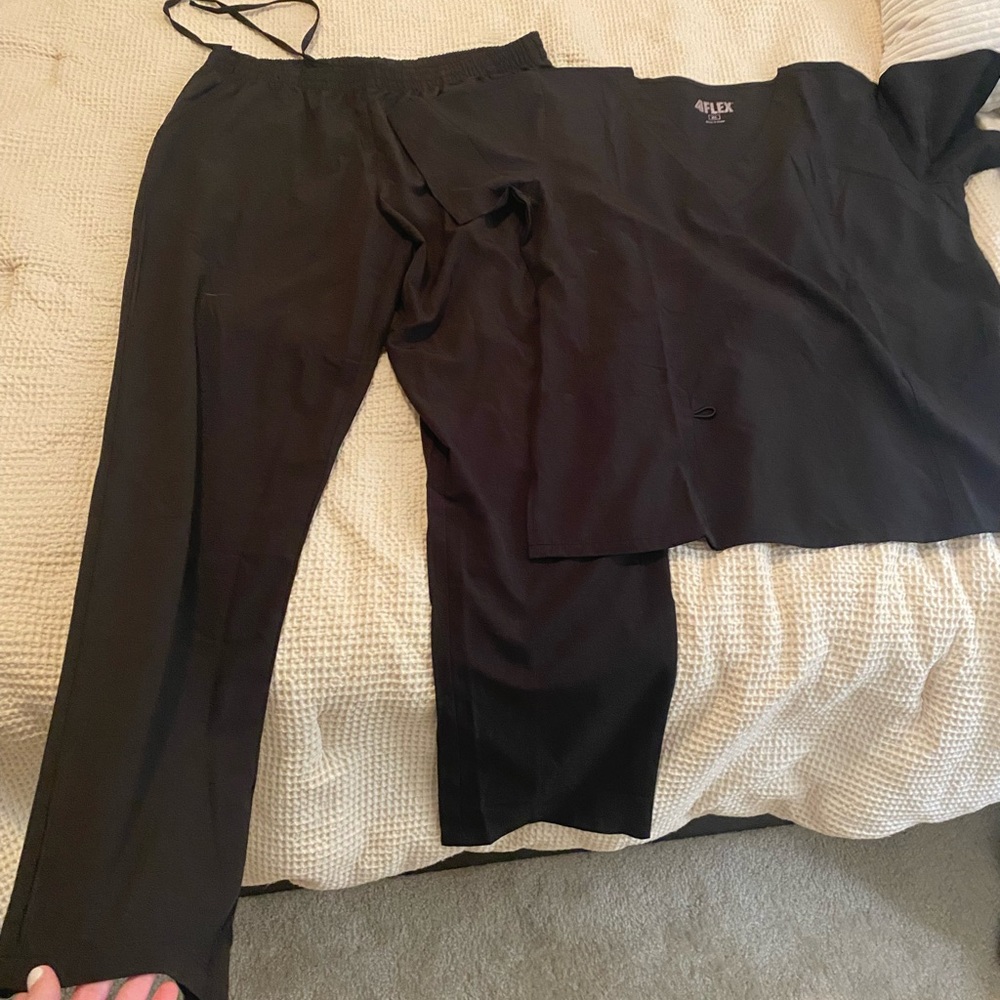 Black. Size XL. scrub set.